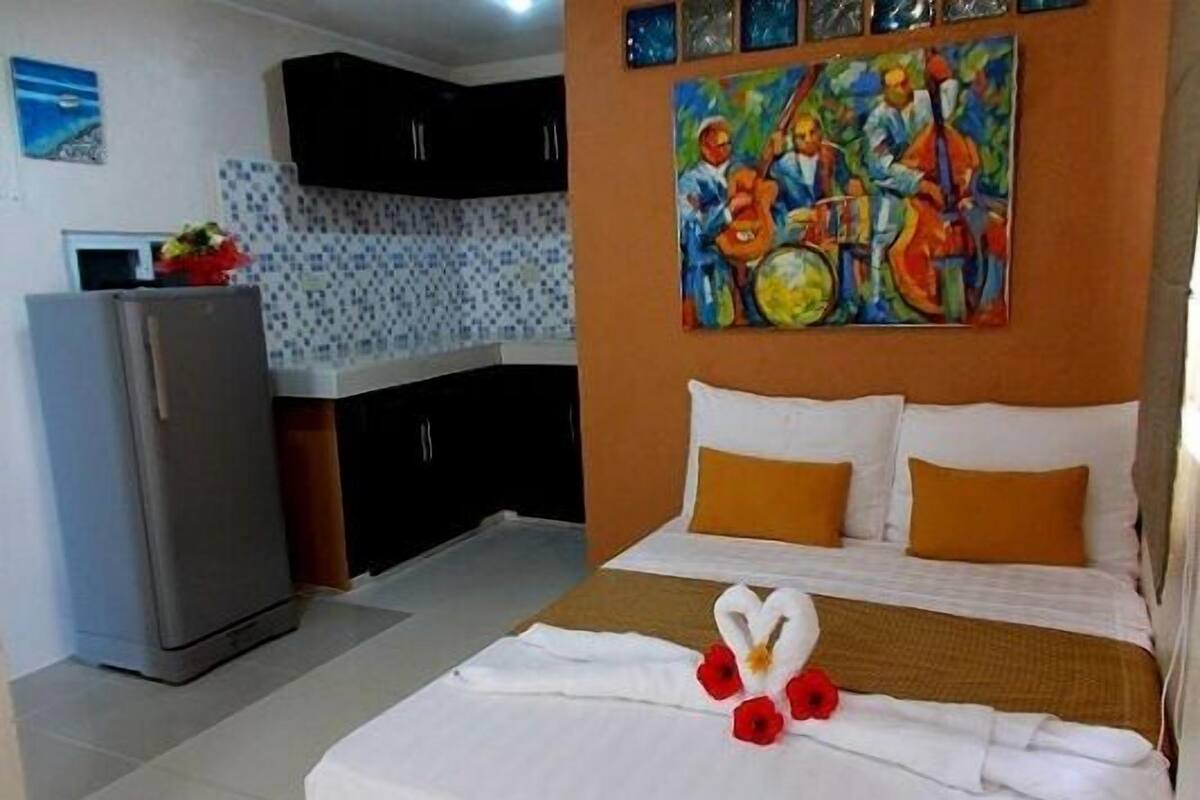 Sapphire Room | In-room safe, rollaway beds (surcharge), WiFi (free)