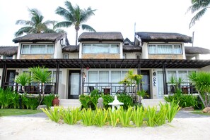 Vista frontal de la propiedad