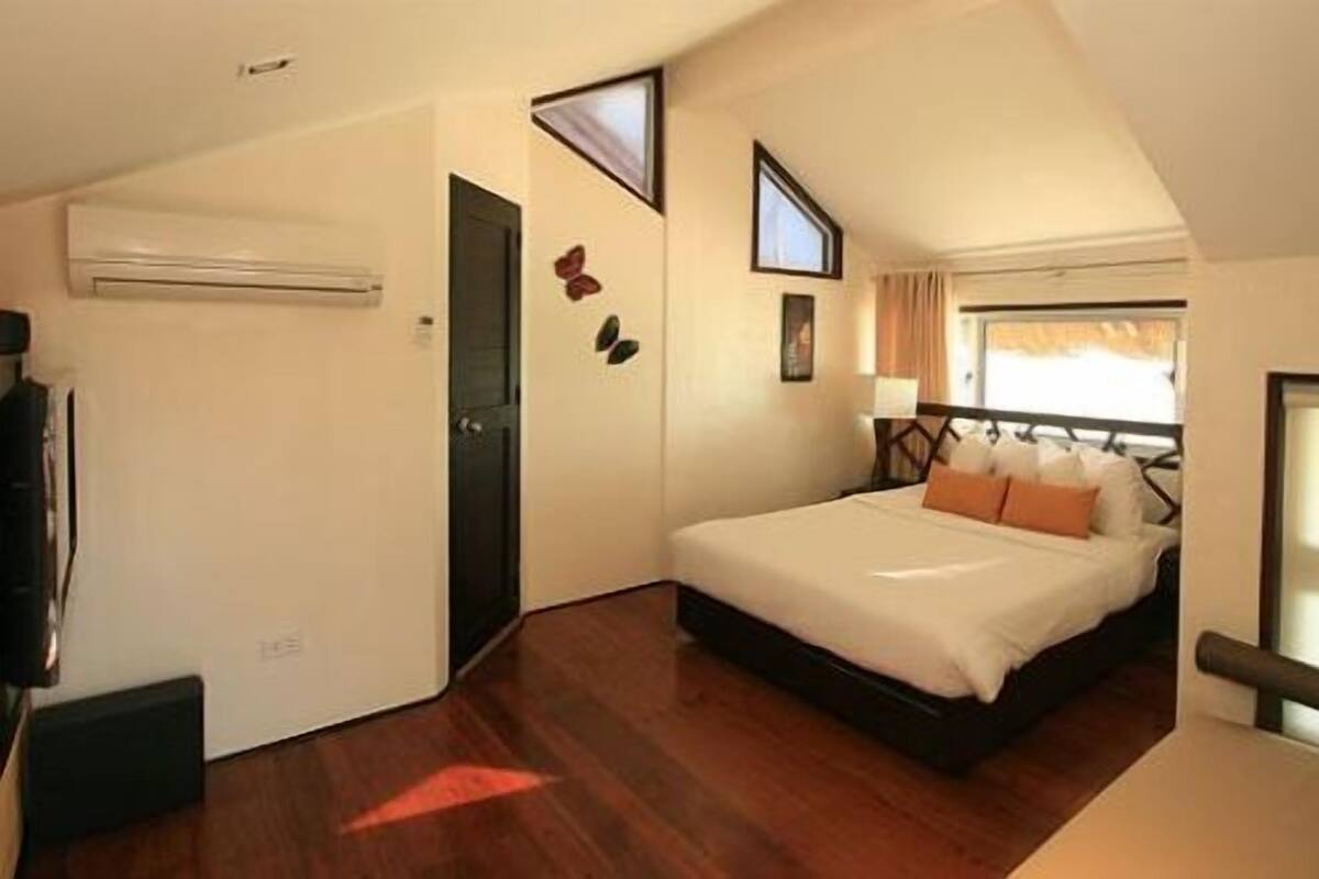 Onyx Double Room | In-room safe, rollaway beds (surcharge), WiFi (free)