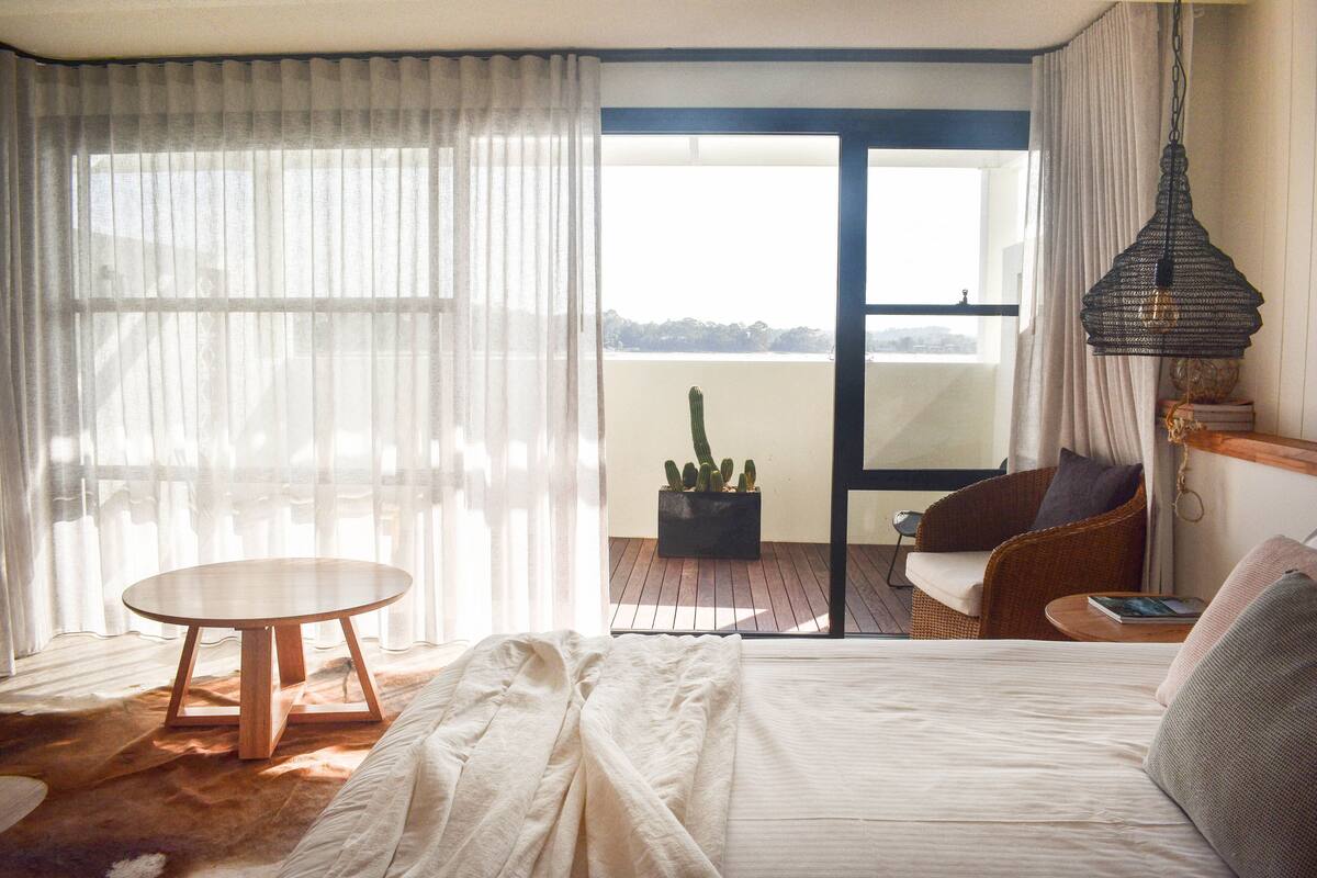 Minibar, decoración personalizada y muebles diferentes