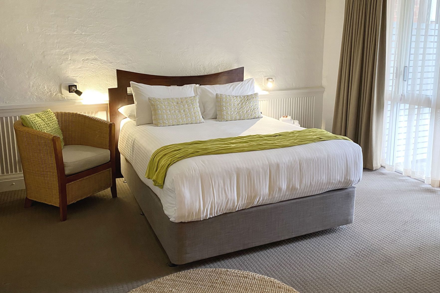 Minibar, decoración personalizada y muebles diferentes 