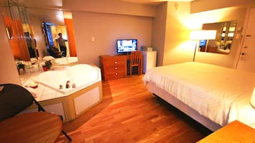 Room, 1 Queen Bed, Hot Tub (Hardwood Floor) | 1 bedroom, desk, iron/ironing board, free WiFi