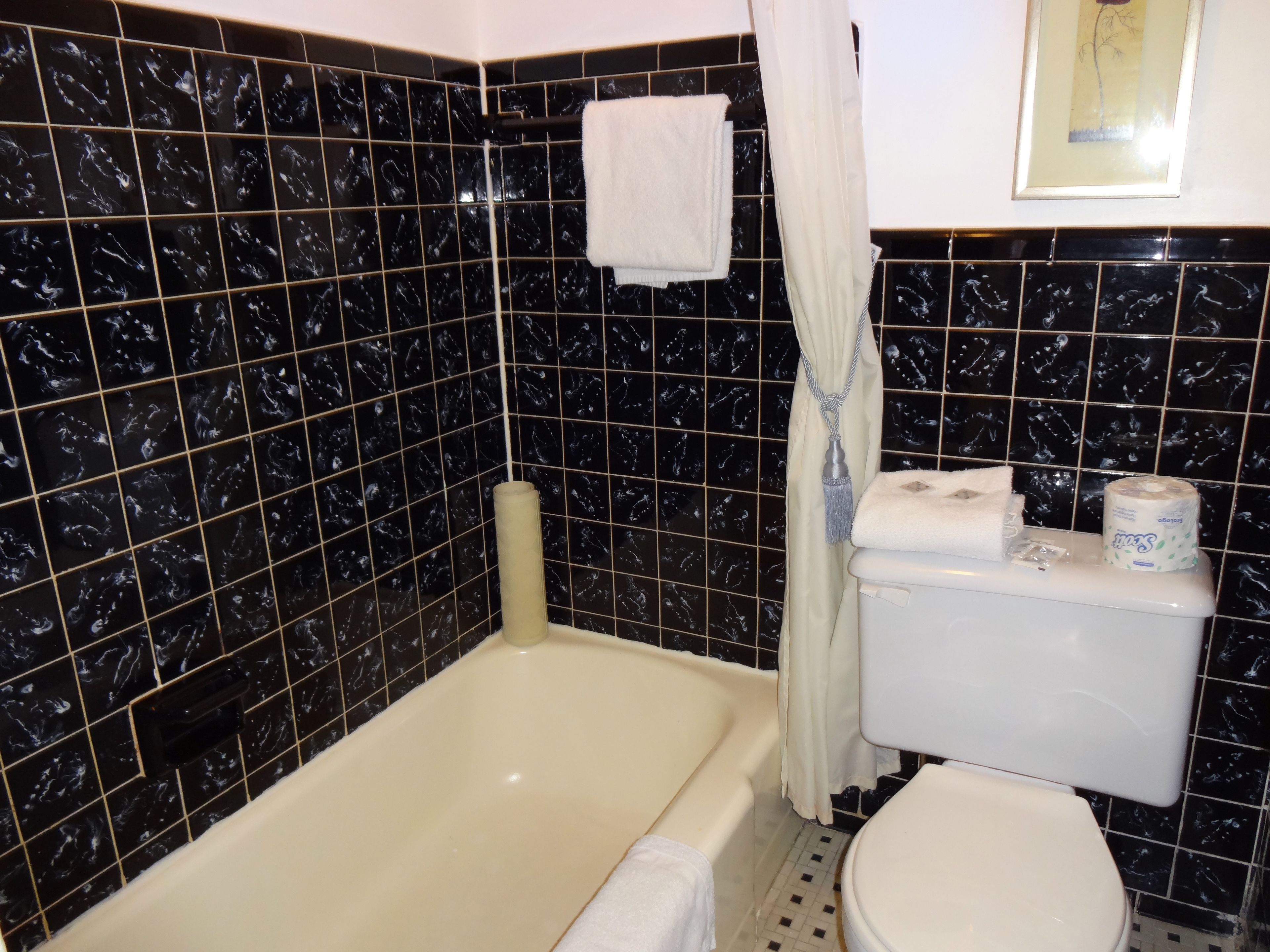 Room, 1 King Bed, Hot Tub, Mountain View (Hardwood Floor) | Bathroom