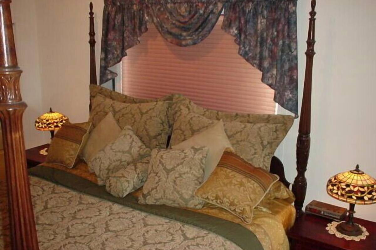 Chambre, 1 grand lit (The Bear Den)