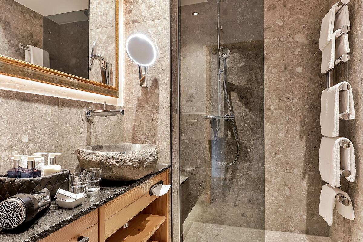 standard double room, balcony | 1 bedroom, minibar, in-room safe, laptop workspace