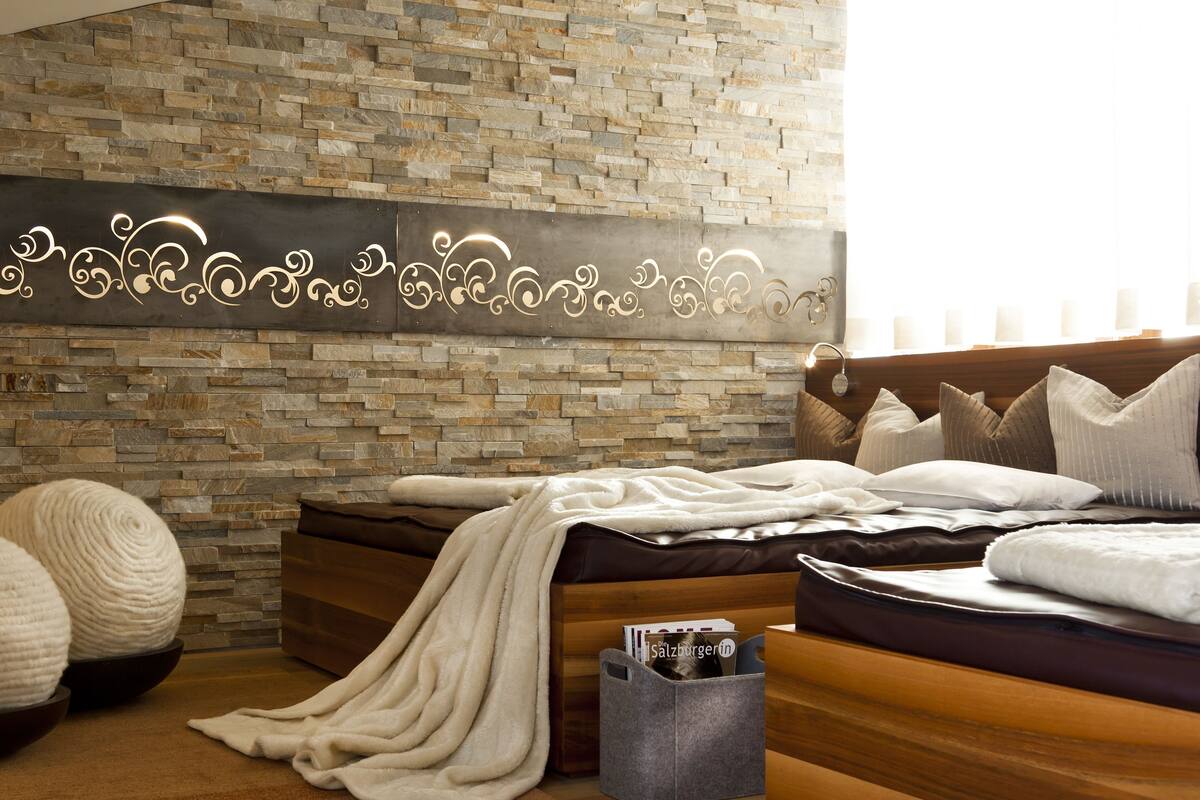 sauna, hot tub, body treatments, body wraps, body scrubs, facials