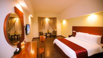 Minibar, in-room safe, desk, iron/ironing board