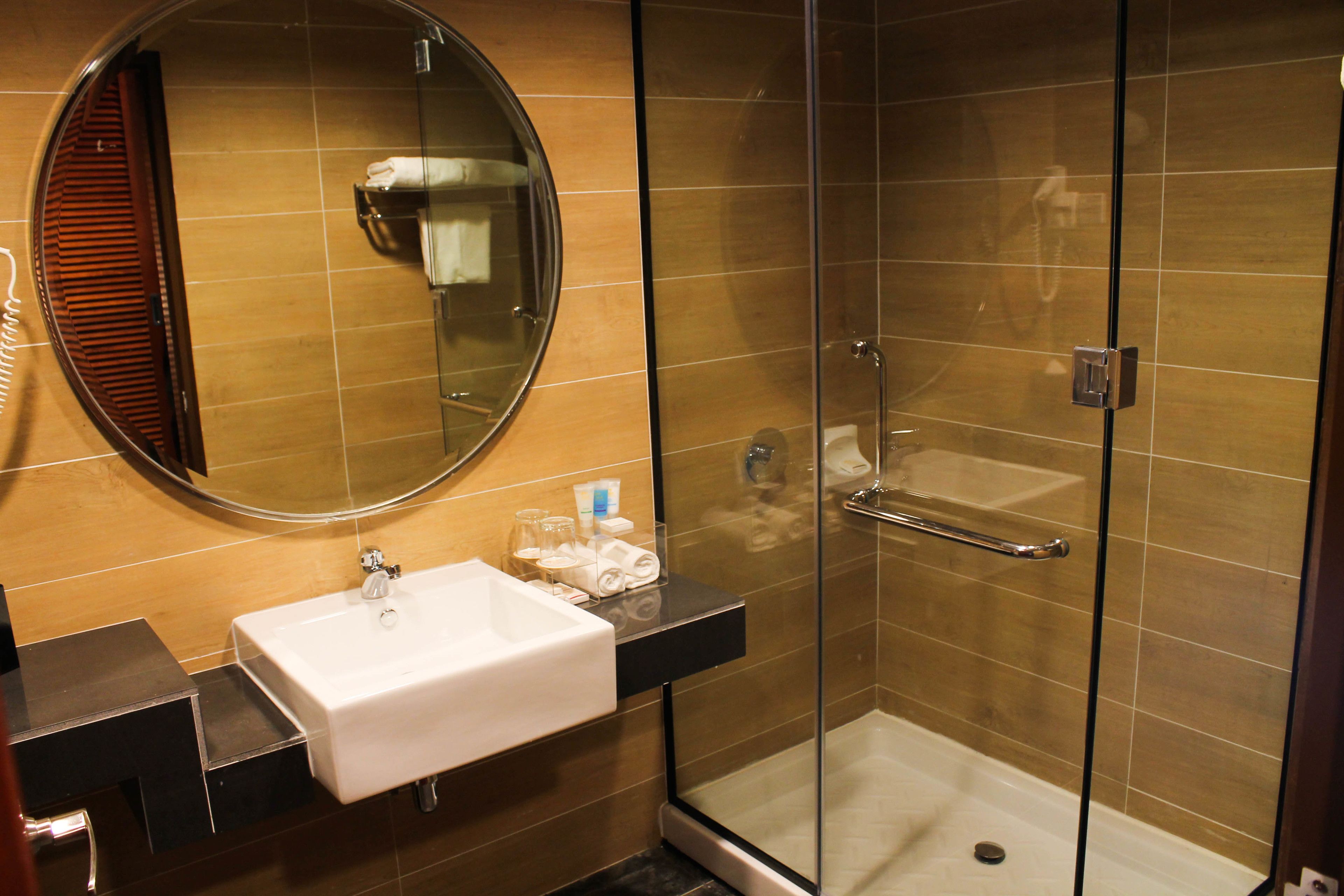 deluxe room | bathroom | rainfall showerhead, free toiletries, hair dryer, slippers