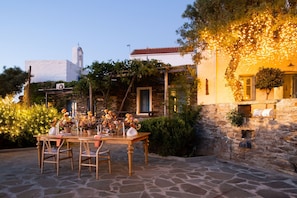 Outdoor dining - Kea Village Suites & Villas (Kea)
