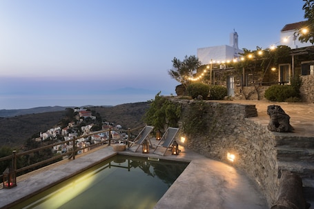 Piscina privada. Kea Village Suites & Villas