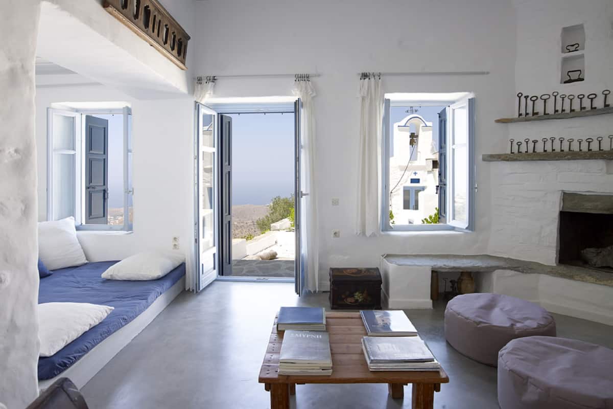 Villa Lefkothea with Sea View & Private Pool | Woonruimte | Een televisie