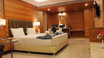 Executive Room | In-room safe, desk, blackout curtains, soundproofing