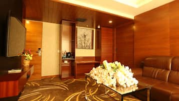 Studio | Living room | 21-inch TV with satellite channels
