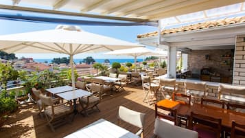 Breakfast and dinner served, Greek cuisine