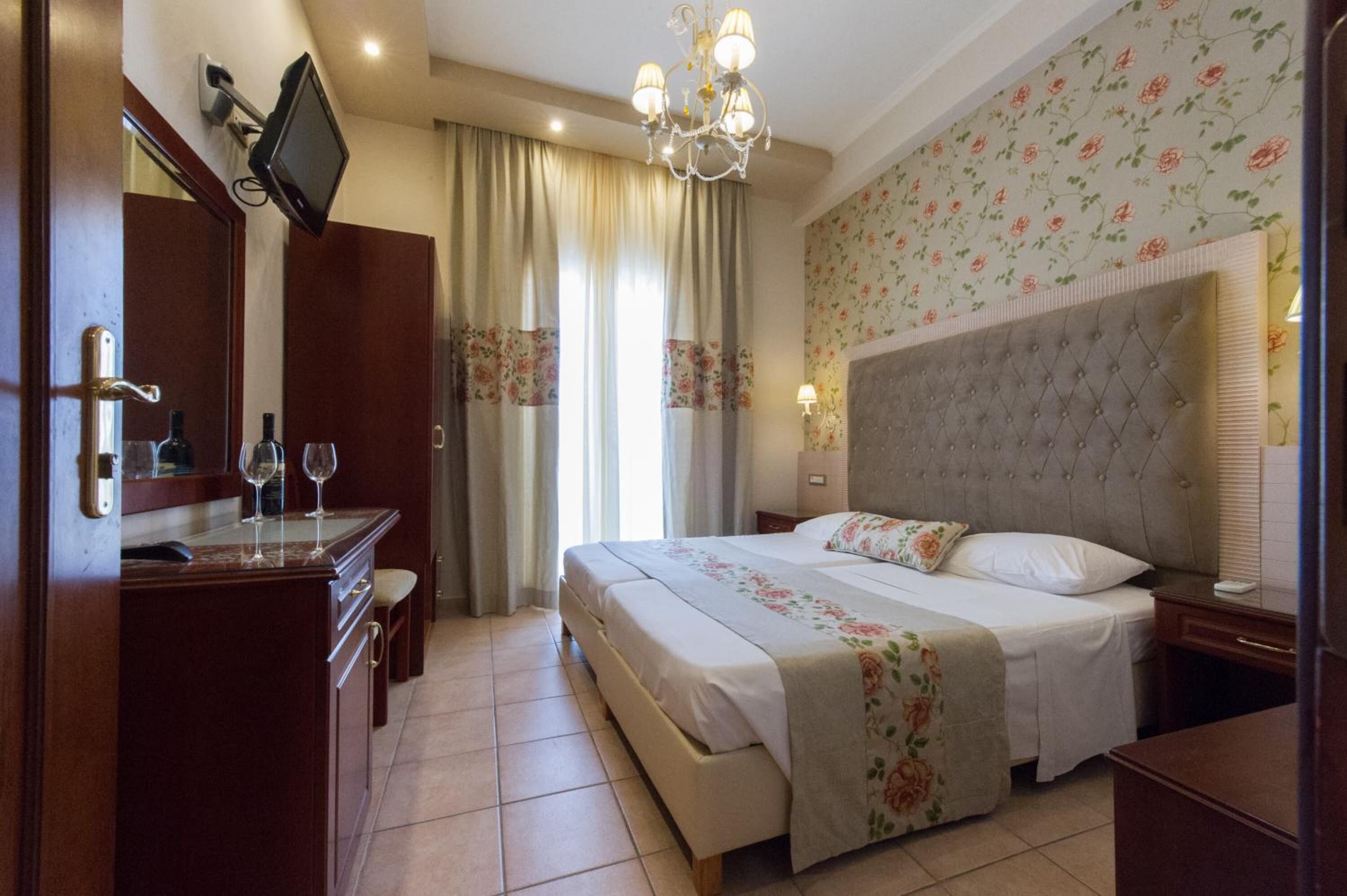 minibar, in-room safe, desk, blackout curtains