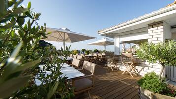 Breakfast and dinner served, Greek cuisine