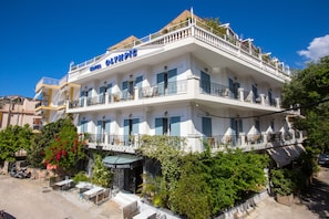 Property entrance - Olympic Hotel (Parga)