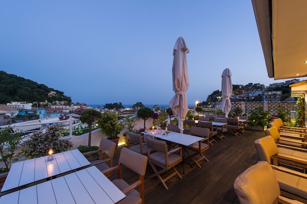 Breakfast and dinner served, Greek cuisine - Olympic Hotel (Parga)