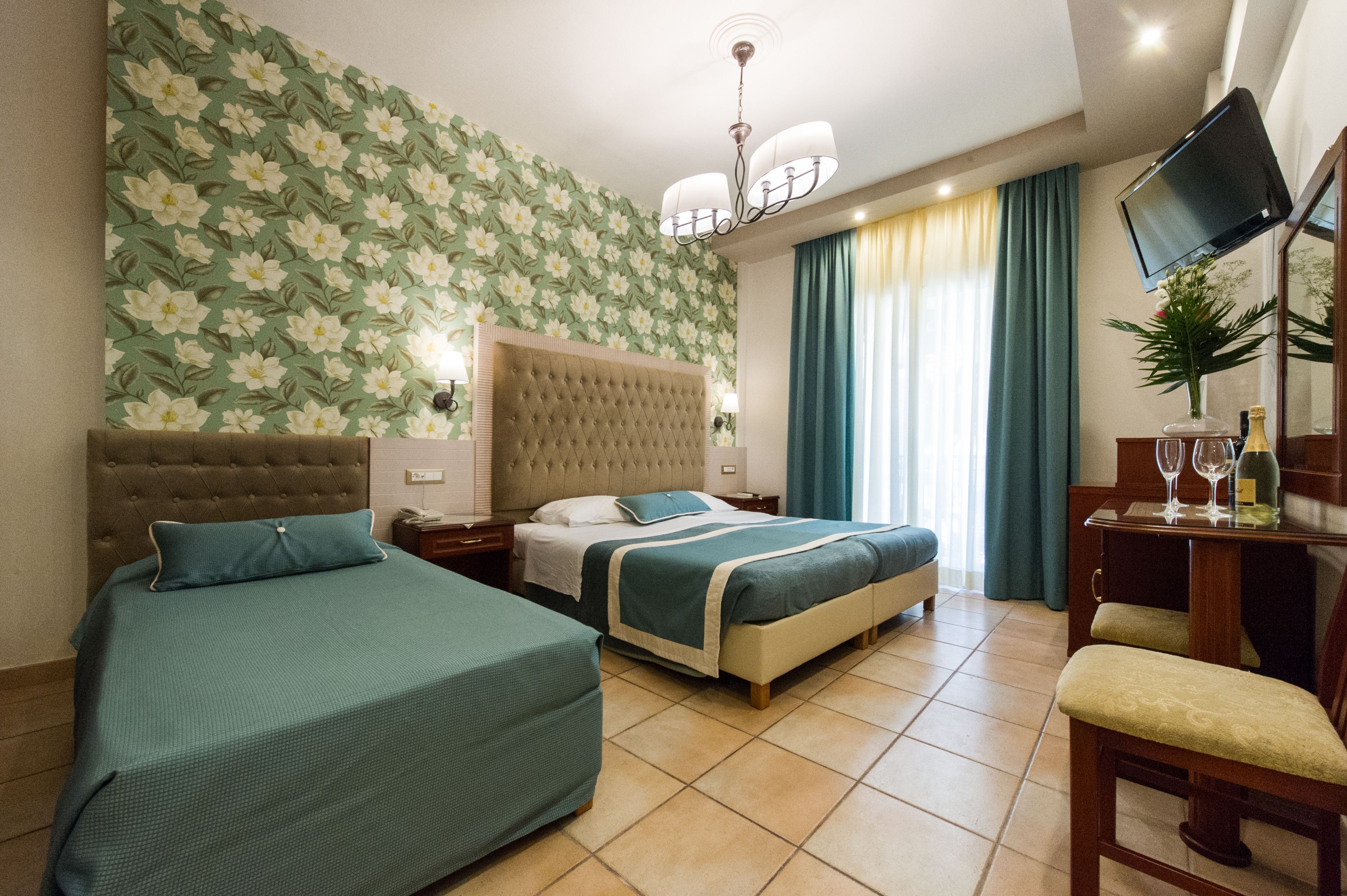 triple room | minibar, in-room safe, desk, blackout curtains