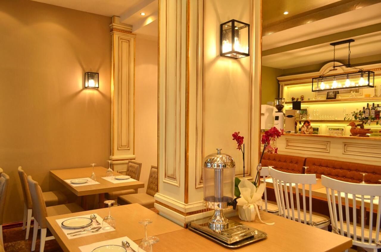 breakfast and dinner served, greek cuisine