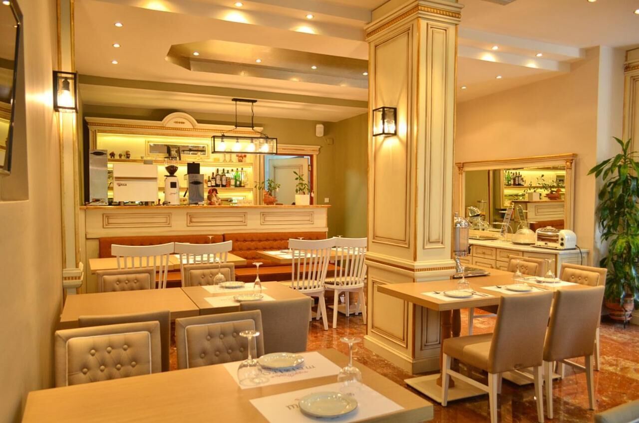 breakfast and dinner served, greek cuisine