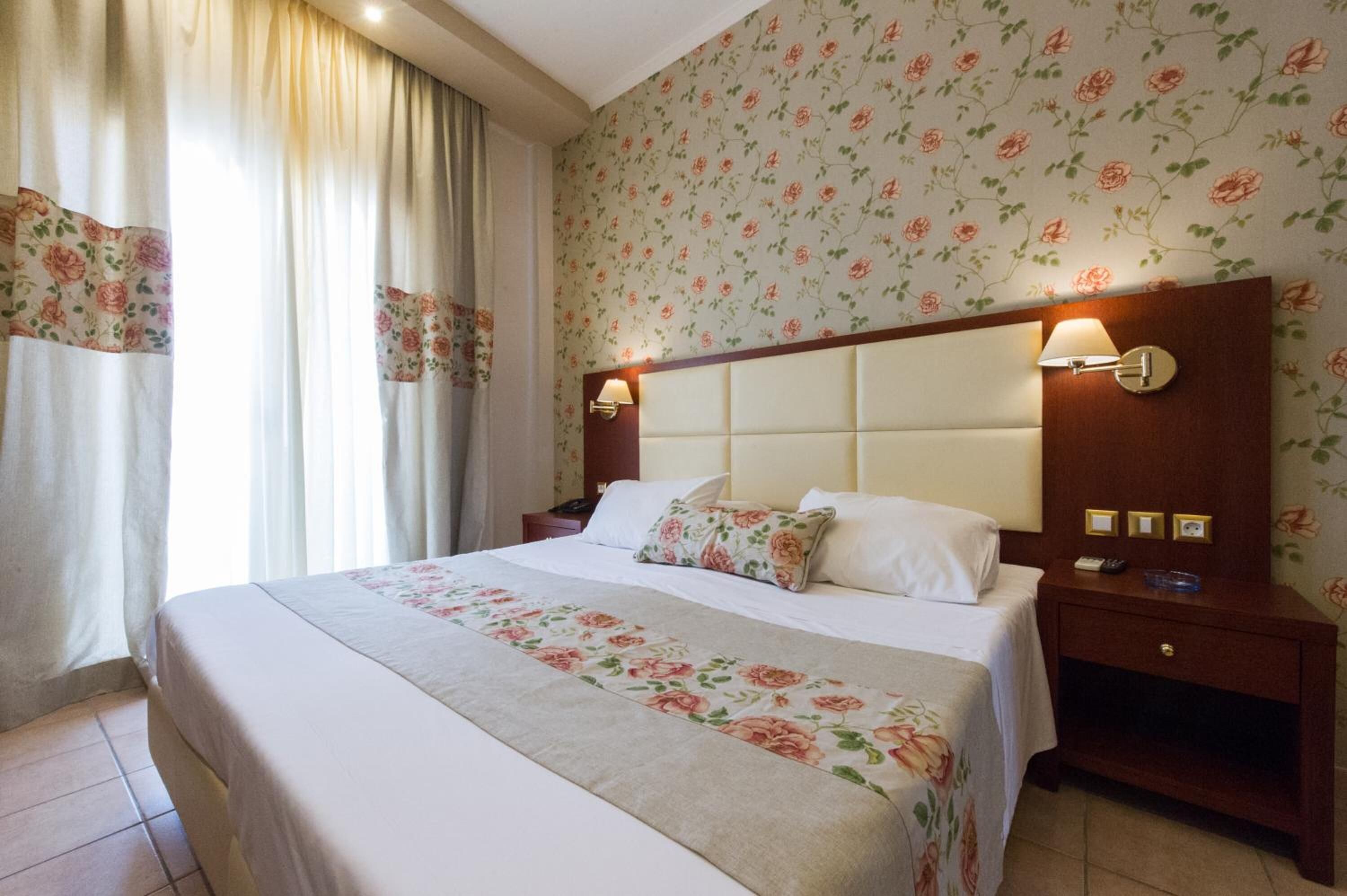 minibar, in-room safe, desk, blackout curtains