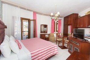 Studio, Sea View | In-room safe, blackout drapes, soundproofing, free cribs/infant beds