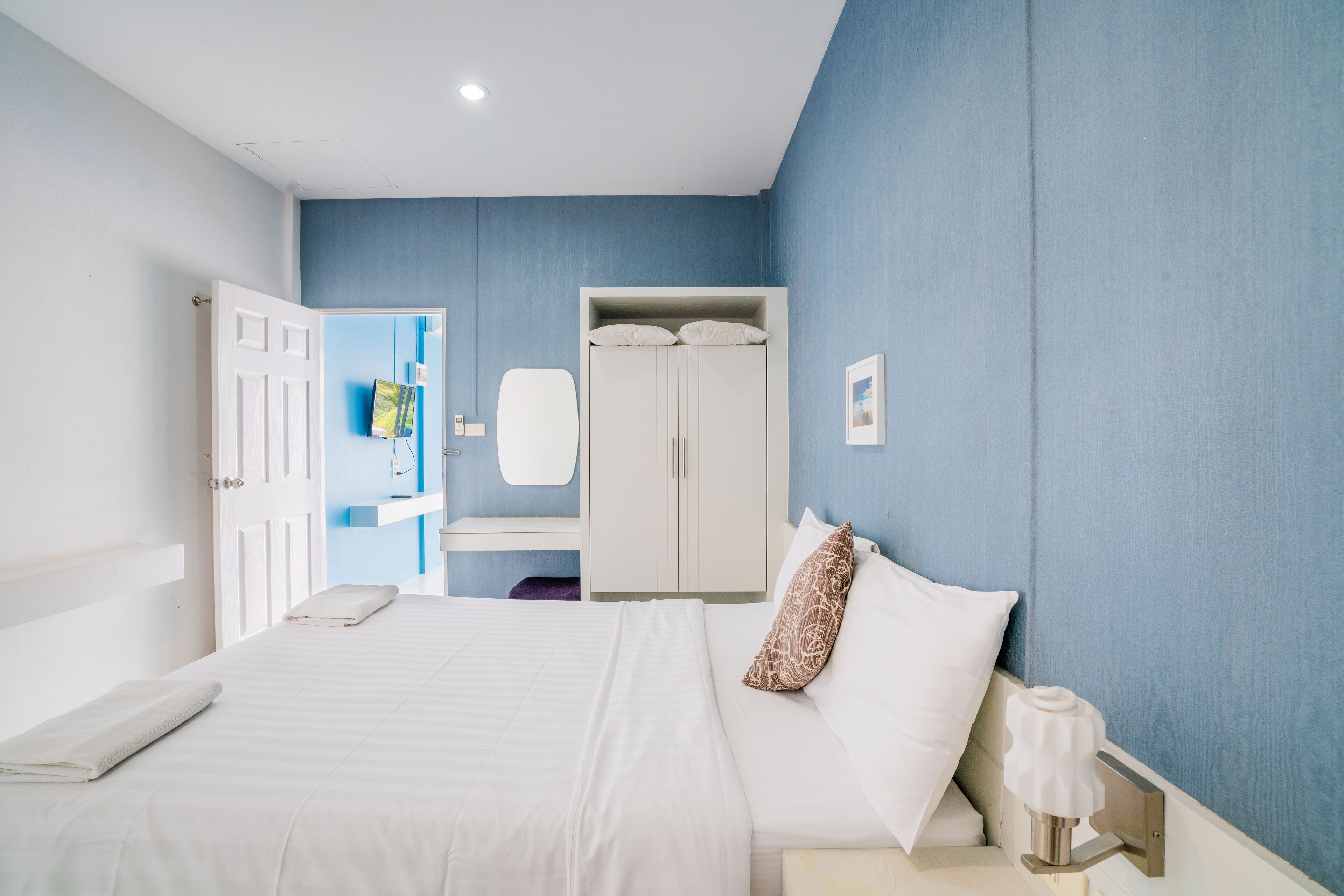 superior double room | desk, soundproofing, free wifi, bed sheets