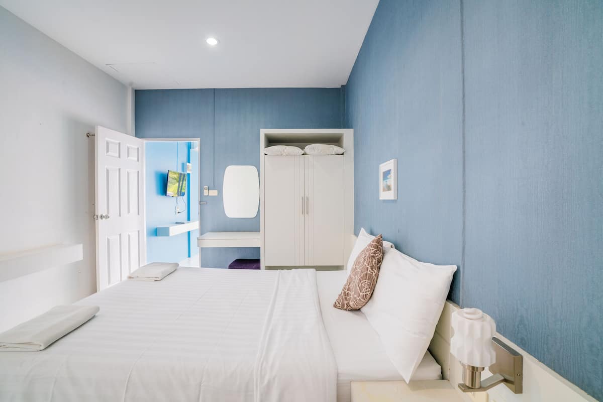 superior double room | desk, soundproofing, free wifi, bed sheets