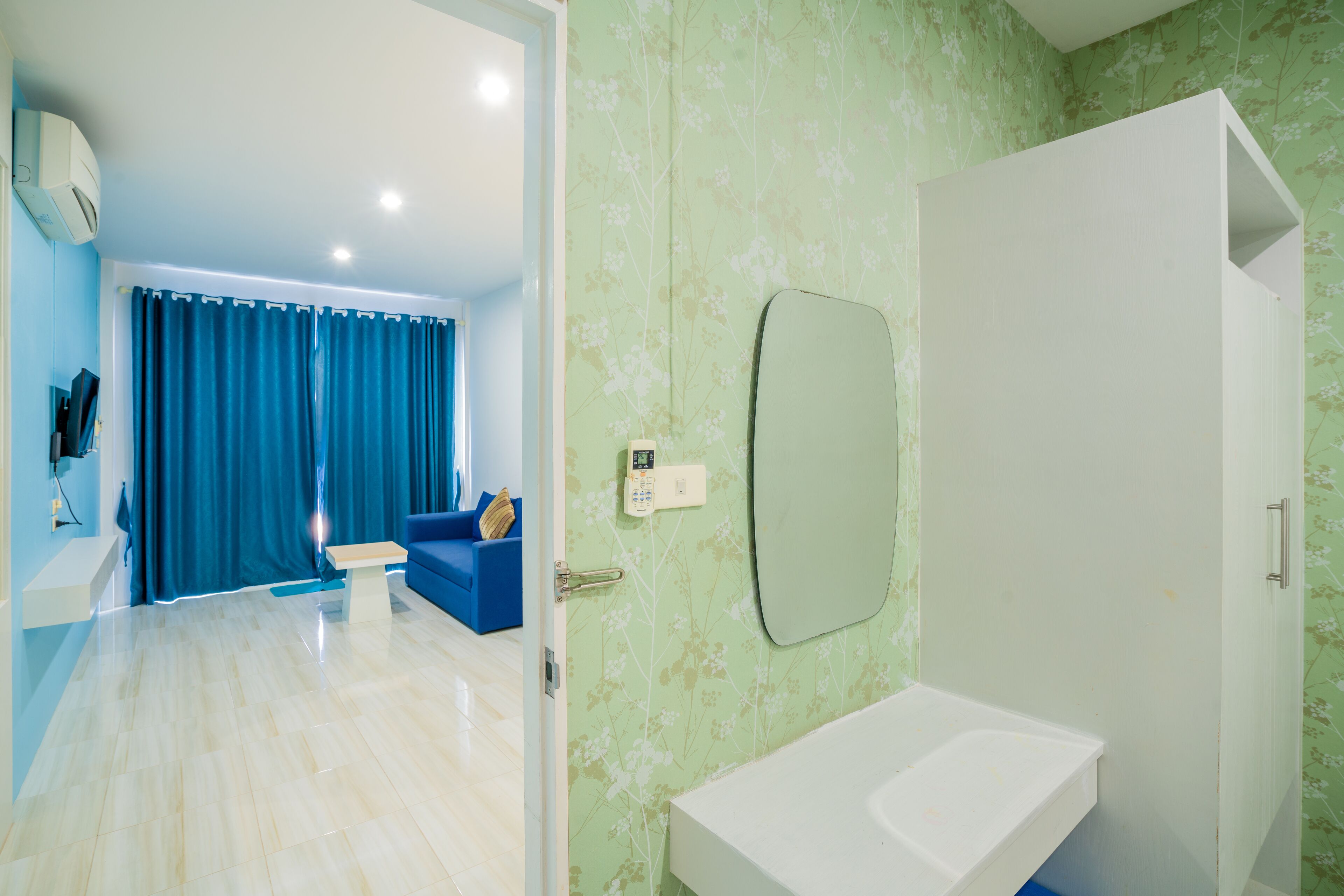 deluxe double room | desk, soundproofing, free wifi, bed sheets