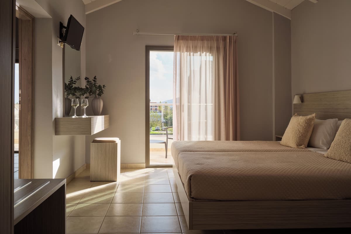 Deluxe Quad | In-room safe, blackout drapes, soundproofing, free WiFi