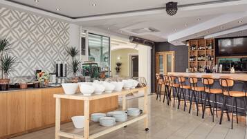 Petit déjeuner en libre-service compris tous les jours