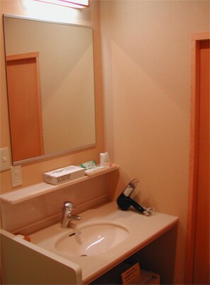 Hair dryer, electronic bidet - Kurama Onsen (Kyoto)