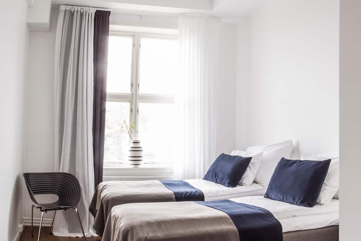 Pillowtop beds, desk, soundproofing, iron/ironing board