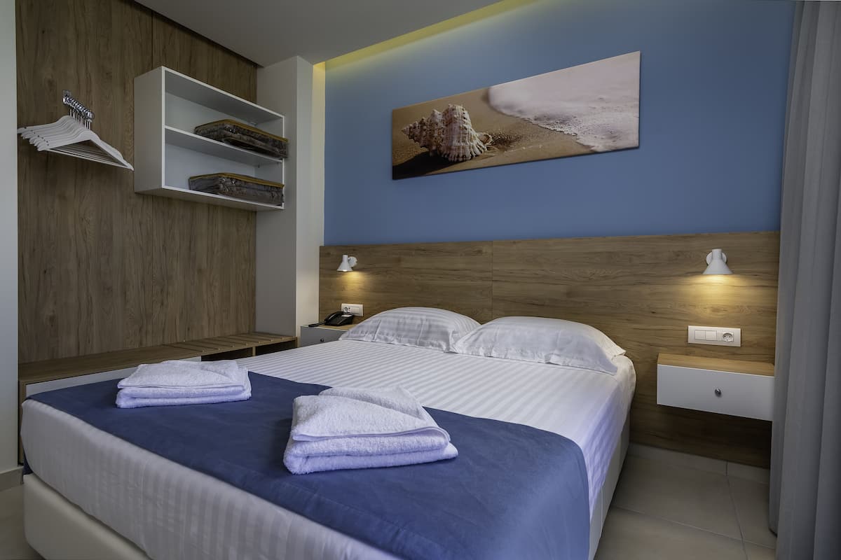 In-room safe, desk, soundproofing, iron/ironing board (on request)