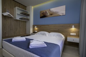 Suite | In-room safe, desk, soundproofing, iron/ironing board - Sunny day's Hotel Apartments (Kos)