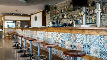 Bar (trong khuôn viên)