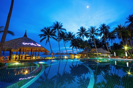 Outdoor pool, pool umbrellas, sun loungers