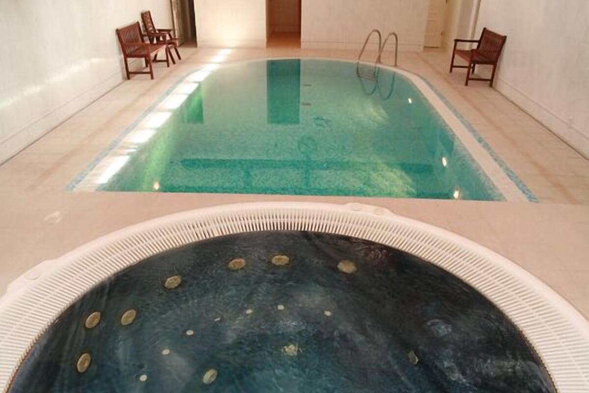 indoor spa tub