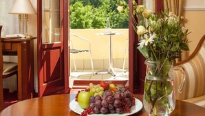 Standard Double Room | In-room dining - Hotel Villa Ritter (Karlovy Vary)