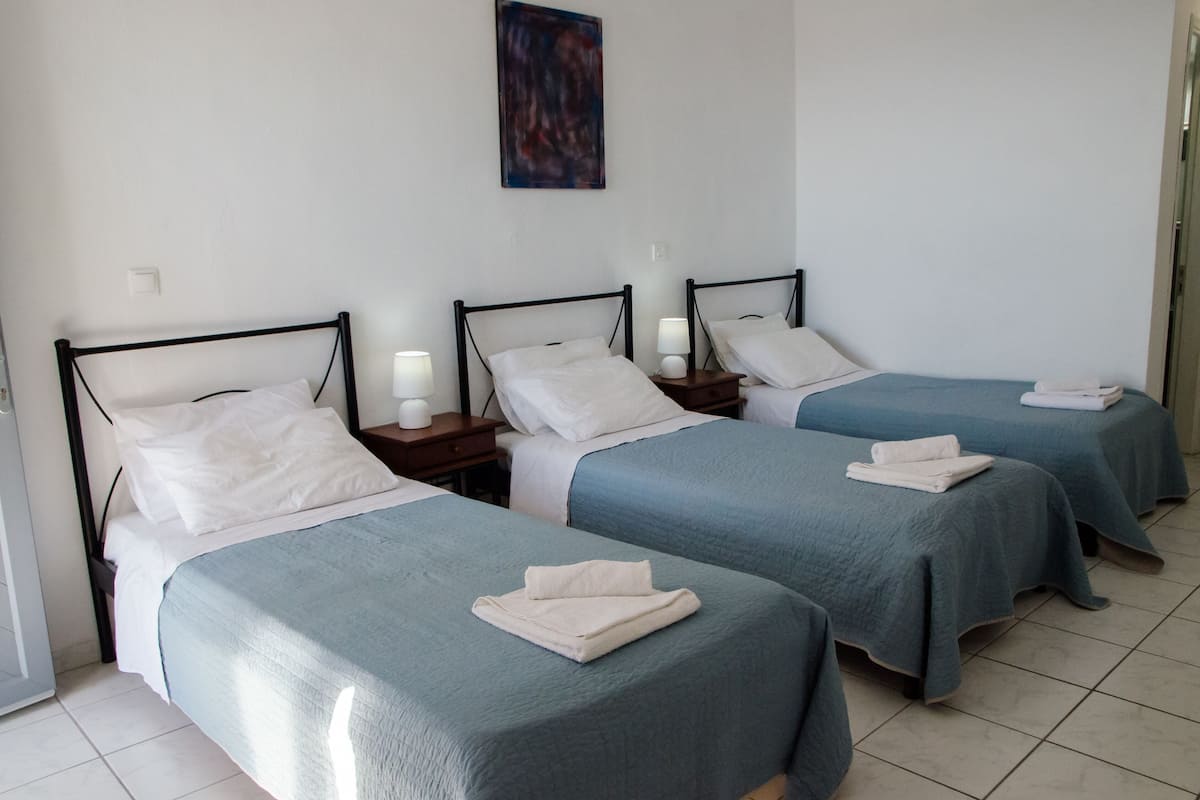 Standard Triple Room | Desk, blackout drapes, soundproofing, rollaway beds (surcharge)