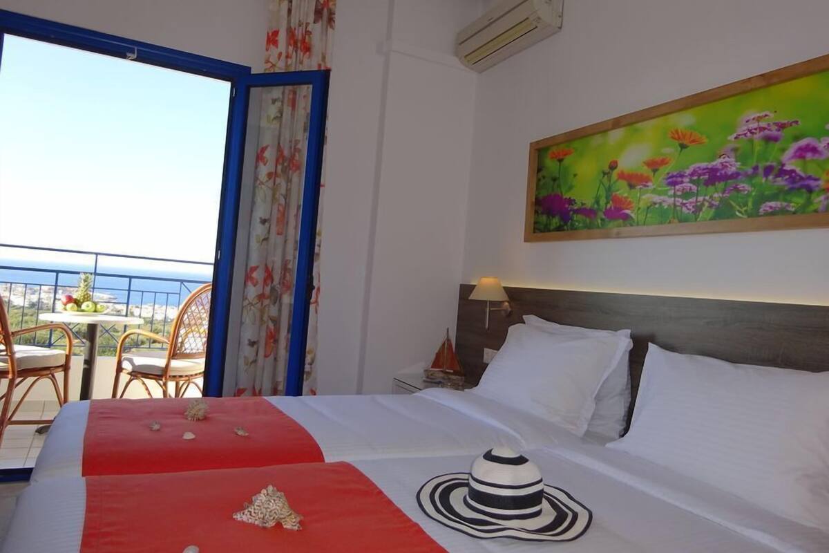 Junior Suite, 1 Bedroom | Desk, blackout drapes