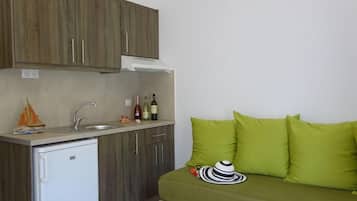 Junior Suite, 1 Bedroom | Private kitchen | Fridge, stovetop, electric kettle, cookware/dishes/utensils