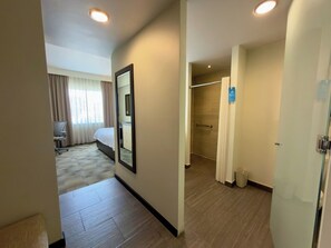 Zimmer, 1 King-Bett, barrierefrei, Nichtraucher | Ausblick vom Zimmer