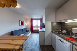Apartment (Duplex 8) | Living room | 32-inch flat-screen TV with digital channels, TV - Noemys Castor & Pollux (Risoul)