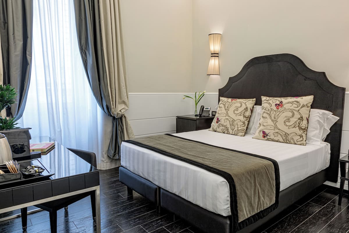 1 bedroom, premium bedding, minibar, in-room safe