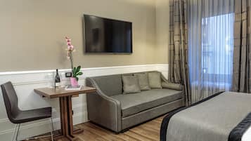 1 phòng ngủ, bộ đồ giường cao cấp, minibar, két bảo mật tại phòng