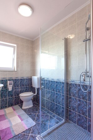 Standard Double Room, Balcony | Bathroom
