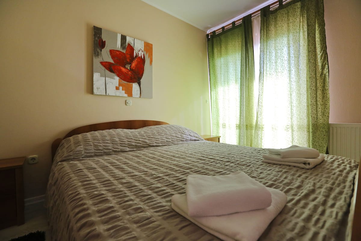Comfort tweepersoonskamer, balkon | Babybedden, extra bedden, gratis wifi