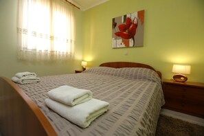 Cots/infant beds, rollaway beds, free WiFi - Villa Julian (Zadar)